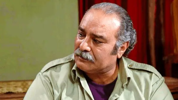 چفیه رهبر انقلاب در دست مرحوم کاسبی +عکس چفیه رهبر انقلاب در دست مرحوم کاسبی +عکس