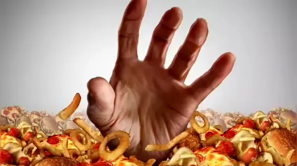 چگونه چرخه پرخوری را با ۵ عادت ساده بشکنیم