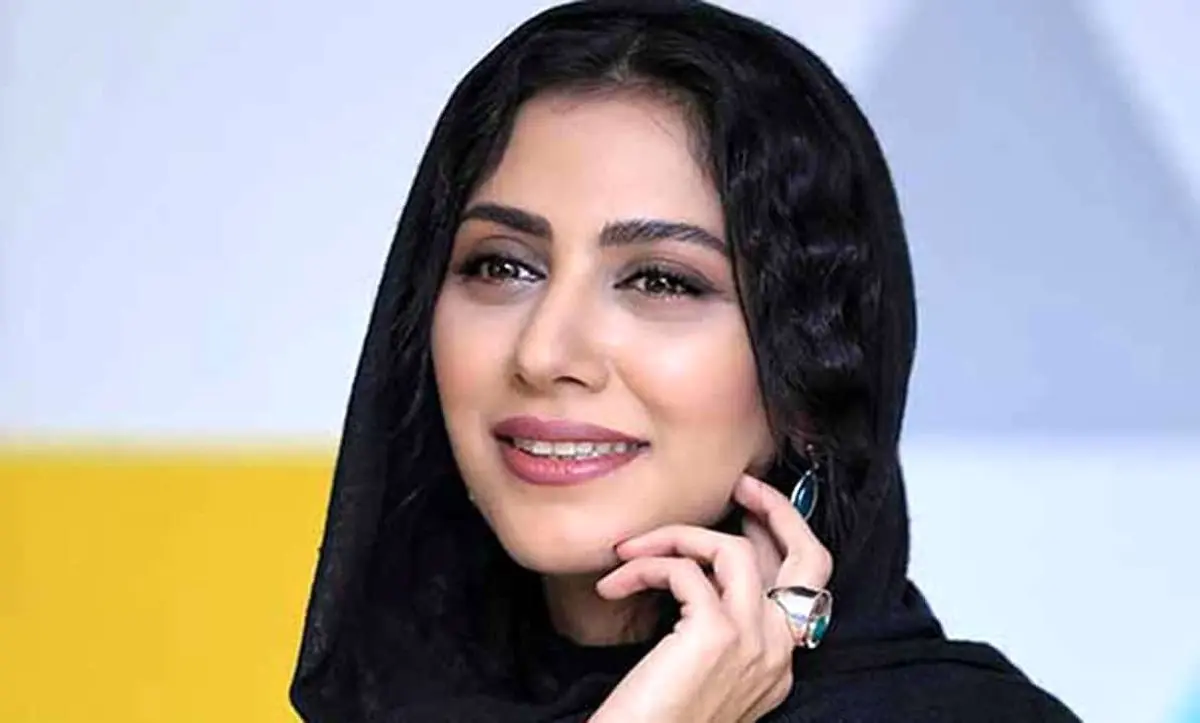 ژست جذاب و دلبرای مونا فرجاد در عکس جدیدش