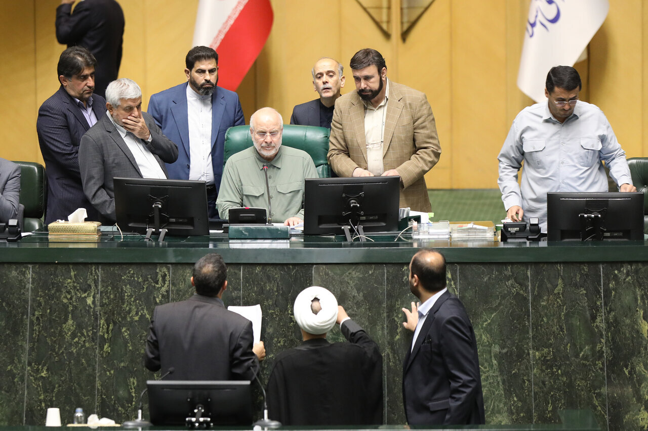 یک روز سراسر گاف در بهارستان؛ از رئیس تا نمایندگان