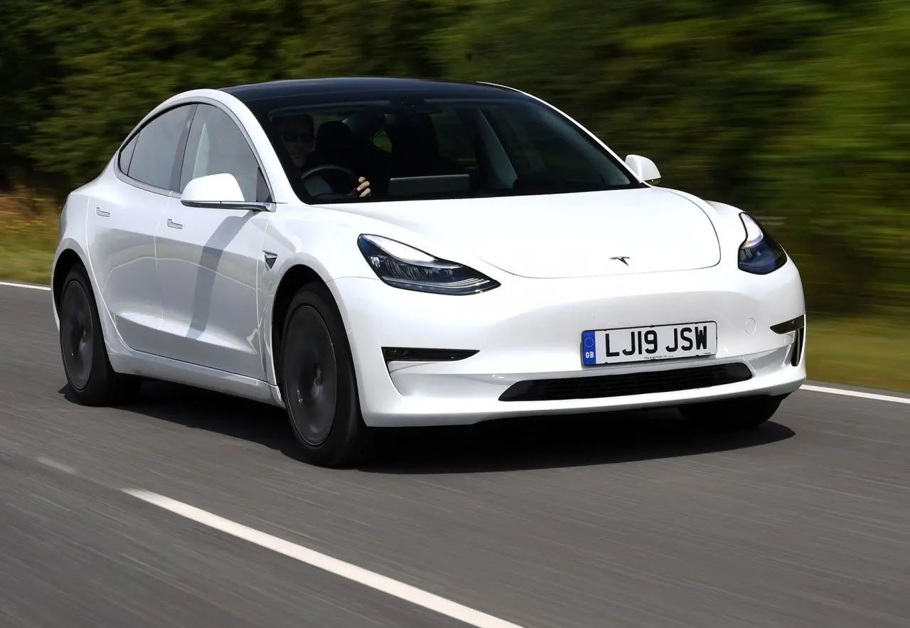 ۲.۹ میلیون خودروی تسلا در معرض خطر؛ نقص در سیستم رانندگی خودکار