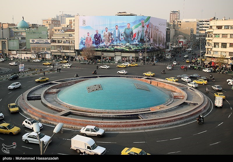  رونمایی از مجسمه «زانو زنندگان برابر ایران» در میدان انقلاب – تسنیم رونمایی از مجسمه «زانو زنندگان برابر ایران» در میدان انقلاب – تسنیم