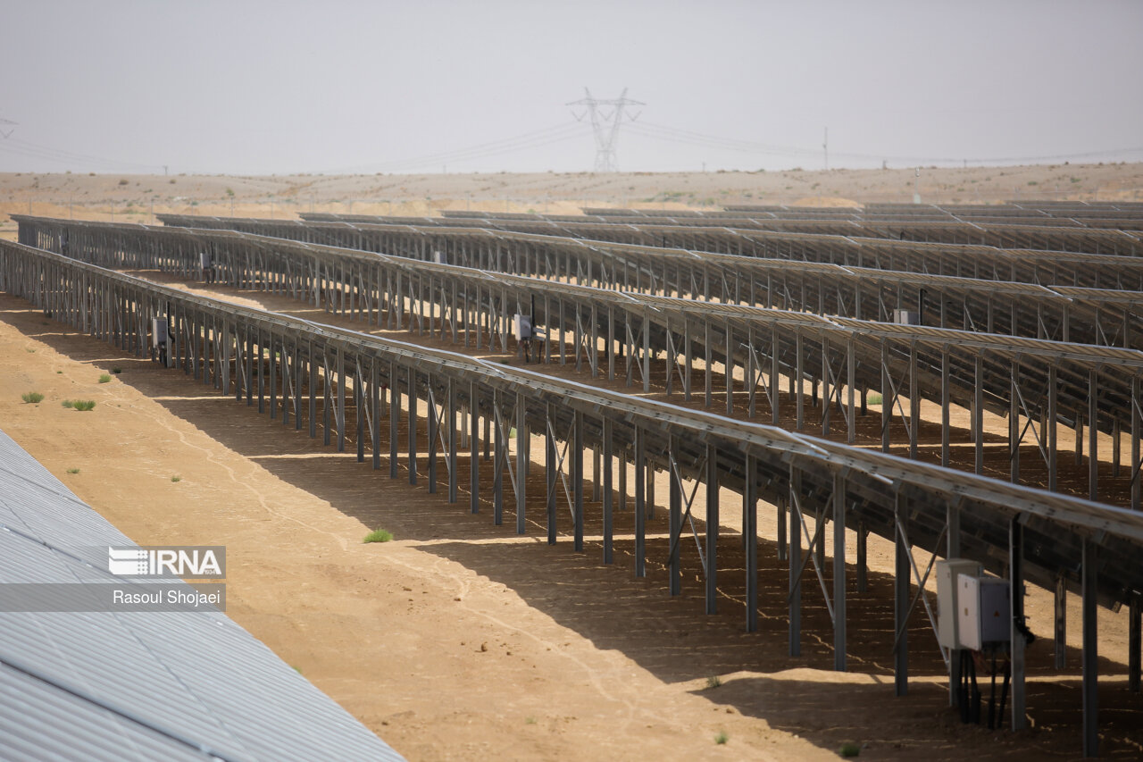 آغاز عملیات احداث نیروگاه خورشیدی ۶۳ مگاواتی در شهرک صنعتی شمس‌آباد