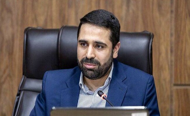 آقامیری: جامعه به‌طور متوسط روزانه ۳.۶ ساعت در فضای مجازی زندگی می‌کند