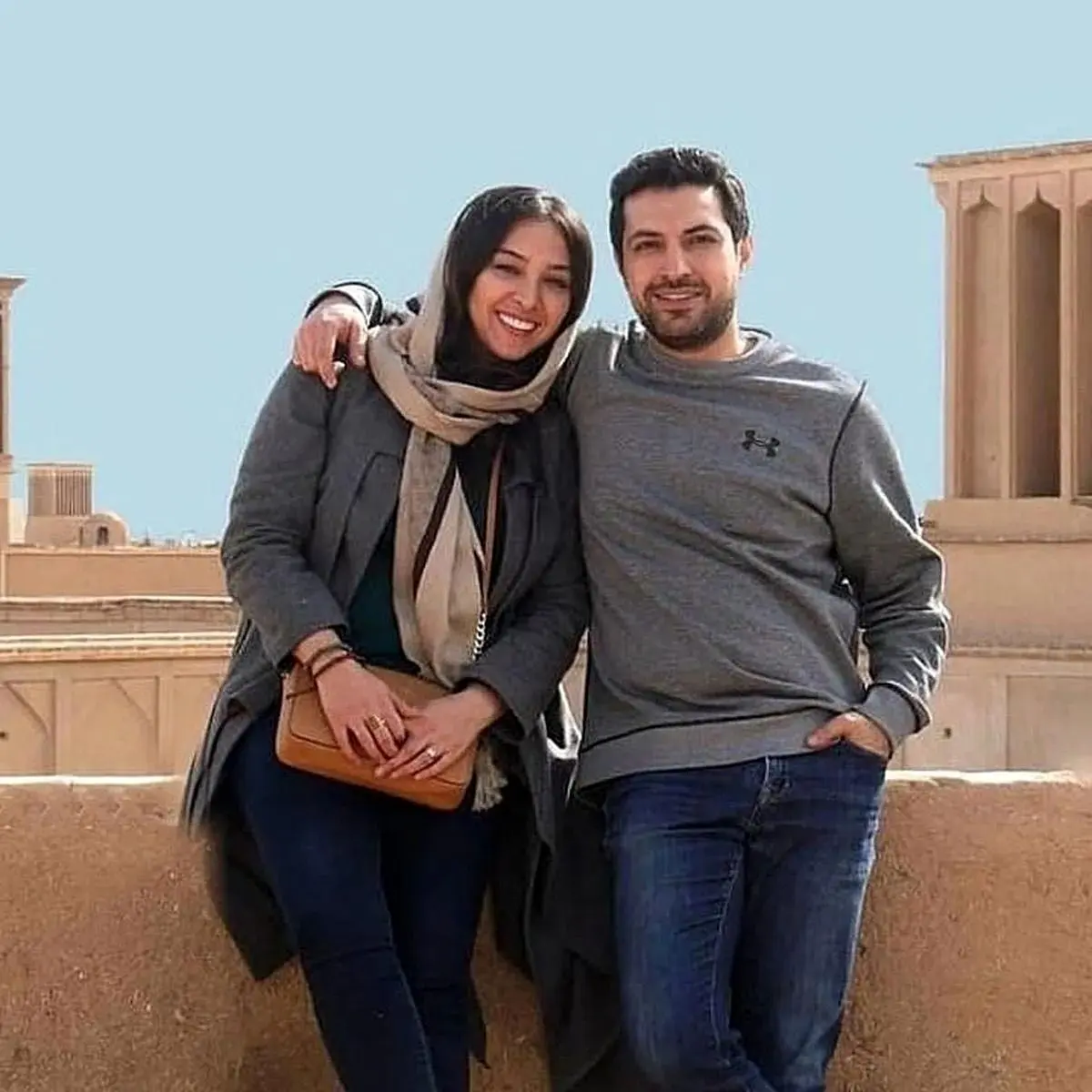 آناهیتا درگاهی با پالتوی زرشکی تیتر اول شد! استایل خیره‌کننده از همسر سابق اشکان خطیبی!