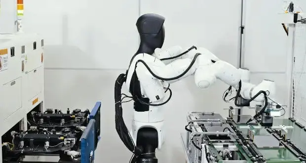 آینده از راه رسید؛ AgiBot رباتی که خودش در کارخانه آموزش میبیند آینده از راه رسید؛ AgiBot رباتی که خودش در کارخانه آموزش میبیند