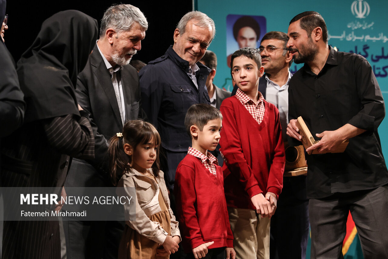 آیین گرامیداشت روز «کتاب، کتابخوانی و کتابدار» آیین گرامیداشت روز «کتاب، کتابخوانی و کتابدار»