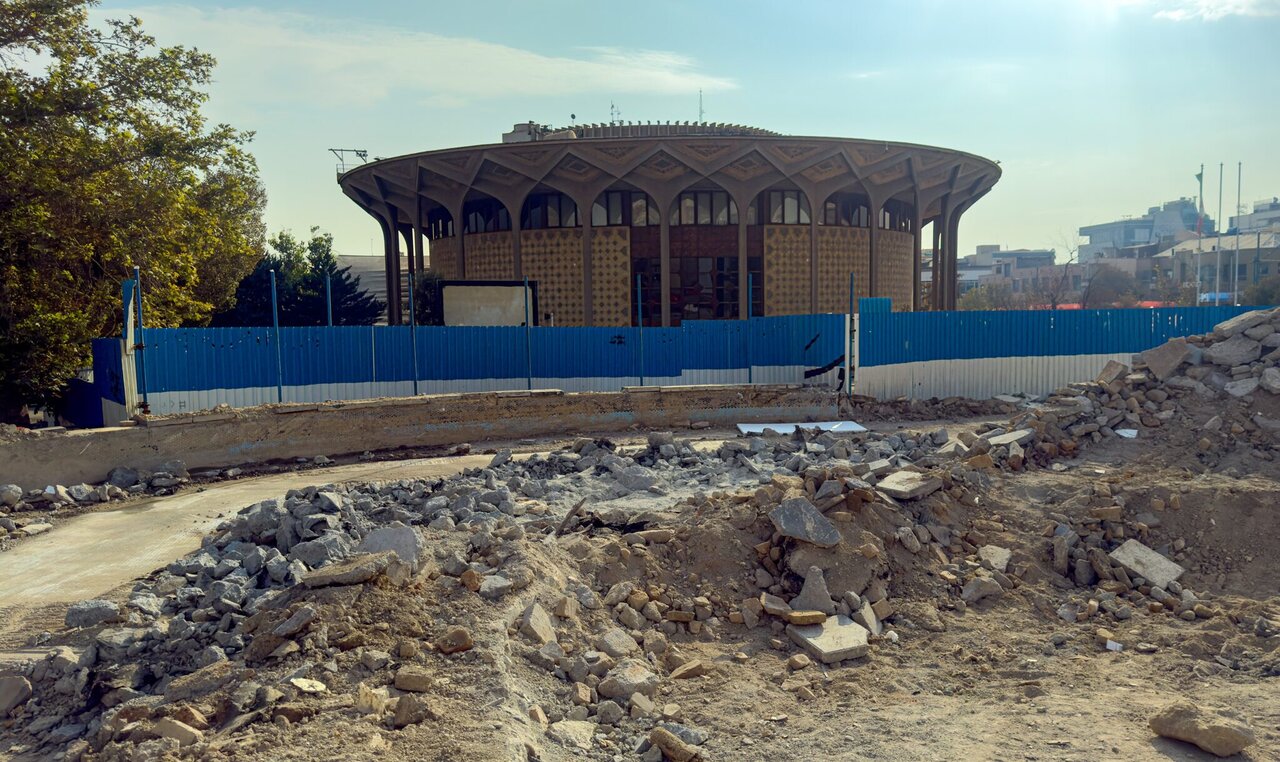 از دلخوشی ساده مردم تا نخاله‌های باقی‌مانده؛ چه بر سر حوض تئاترشهر آمد؟/ روایت‌های متناقض شهرداری، میراث و ارشاد