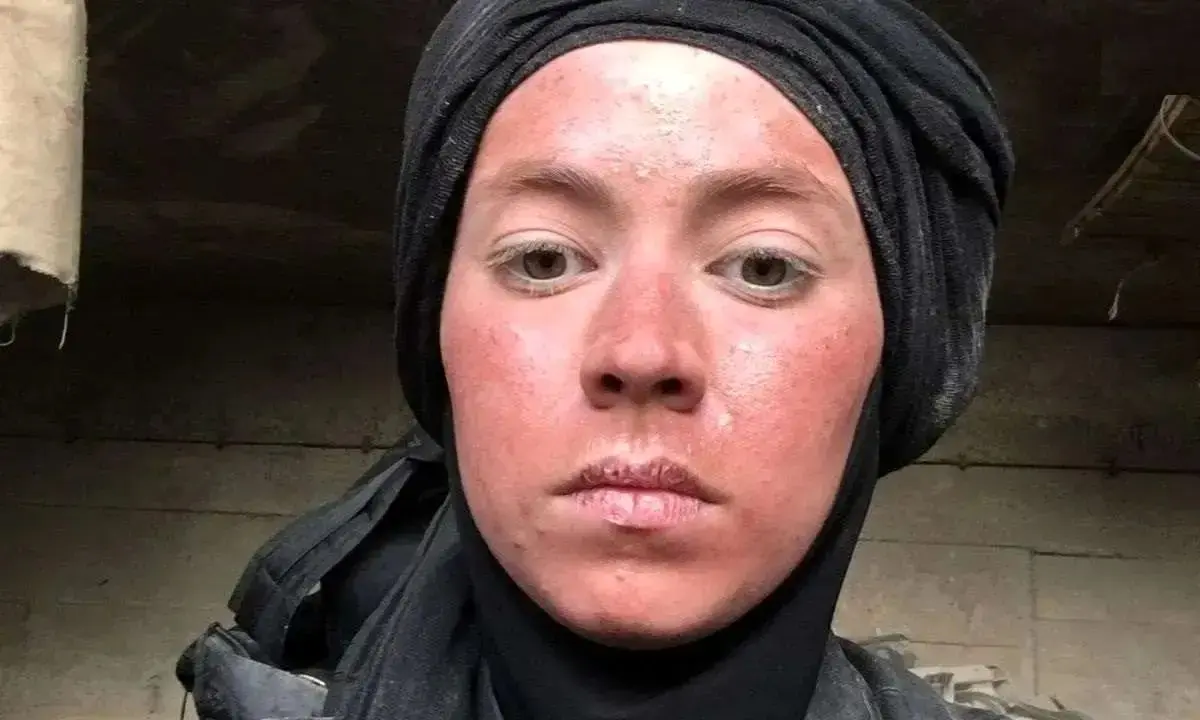 استایل خاص نیلوفر رجایی‌فر بازیگر داعشی سریال پایتخت در بوشهر+عکس