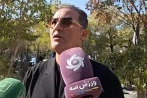 اشک‌های پرویز برومند به یاد منصورخان و مهرداد میناوند/ویدیو