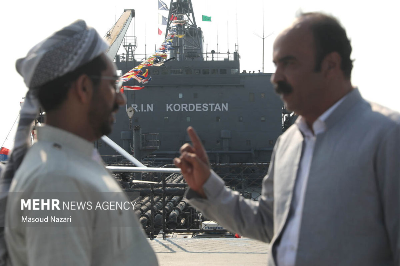 الحاق پایگاه شناوری «کردستان» و ناوشکن «سهند» به نیروی دریایی ارتش الحاق پایگاه شناوری «کردستان» و ناوشکن «سهند» به نیروی دریایی ارتش