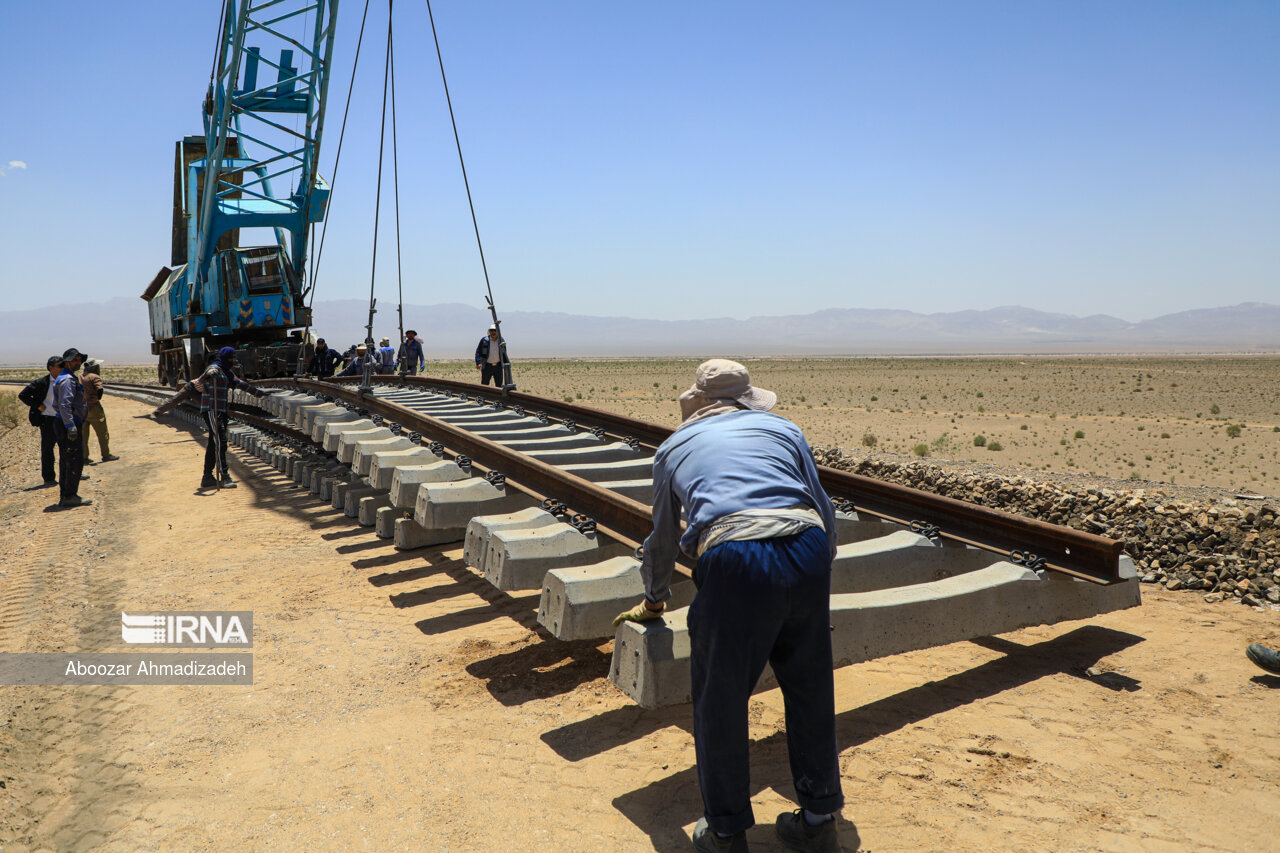 انجام ۳۰۰ کیلومتر ریل‌گذاری در پروژه چابهار- زاهدان طی یک‌سال/ رکورد کشور شکسته شد