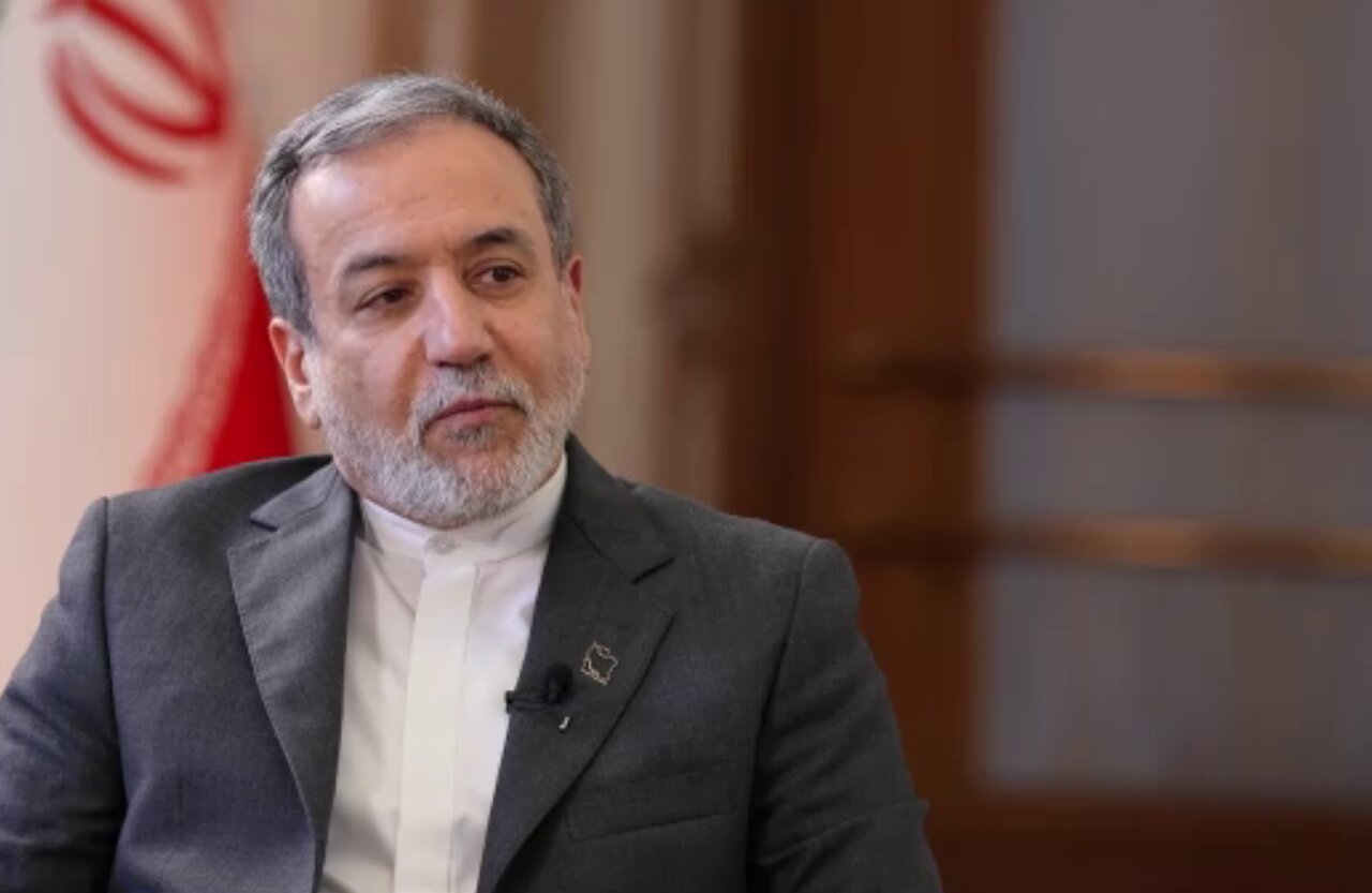 ببینید | اولویت ایران در سیاست خارجی چیست؟ / جمله جالب عراقچی: مرزی که از آن کالا رد میشود، سرباز رد نمیشود ببینید | اولویت ایران در سیاست خارجی چیست؟ / جمله جالب عراقچی: مرزی که از آن کالا رد میشود، سرباز رد نمیشود