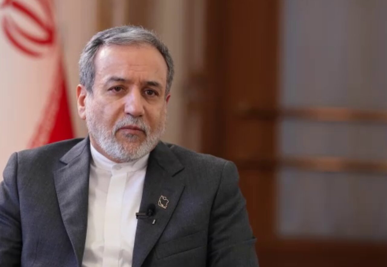 ببینید | دیدگاه متفاوت عراقچی درباره تحریم‌ها: همه به مشکلات اقتصادی، سیاسی نگاه می‌کنند اما…