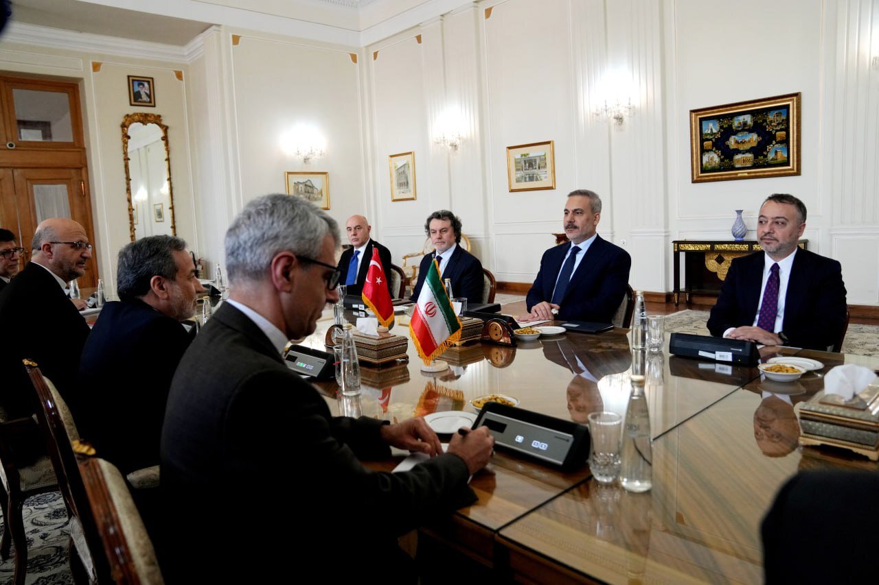 تاکید وزرای خارجه ایران و ترکیه بر عزم دو کشور برای توسعه مناسبات تاکید وزرای خارجه ایران و ترکیه بر عزم دو کشور برای توسعه مناسبات