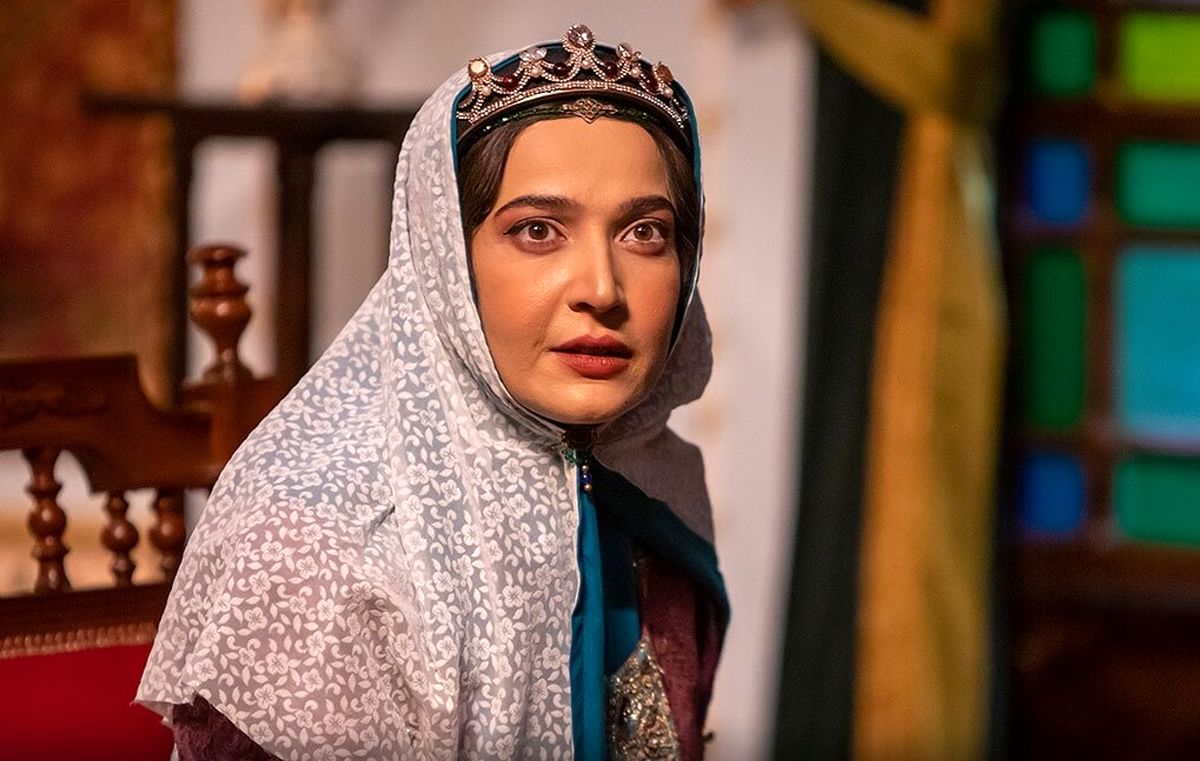 ترکیب روسری حریر پلنگی و کت بلیزر؛ استایل خاص الهام نامی+تصویر ترکیب روسری حریر پلنگی و کت بلیزر؛ استایل خاص الهام نامی+تصویر