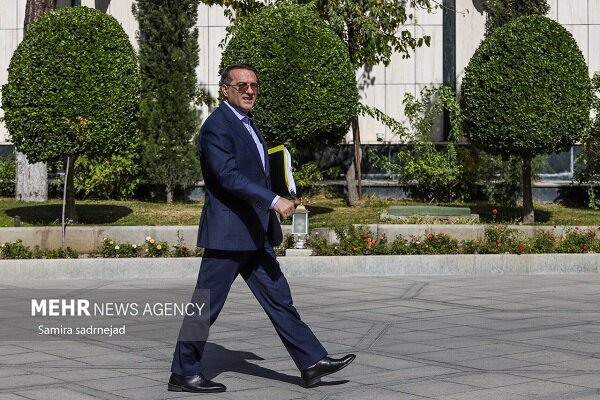 تقویت دستگاه‌های ارائه دهنده خدمات ضروری با حذف نهادهای موازی+ فیلم