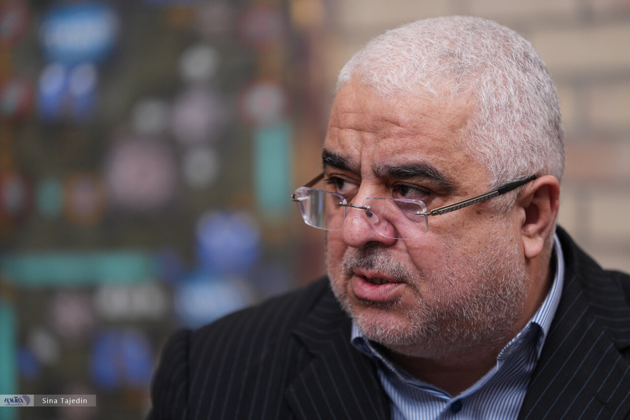 جعفرزاده: چرا فکر می کنید مردم اسیر و برده شما هستند؟ جعفرزاده: چرا فکر می کنید مردم اسیر و برده شما هستند؟