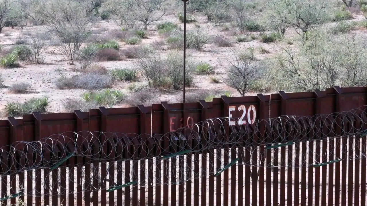 جنگ سرد دیجیتال آغاز شد؛ ناتو دیوار ۱۸۵۰ مایلی پهپادی علیه روسیه ساخت! جنگ سرد دیجیتال آغاز شد؛ ناتو دیوار ۱۸۵۰ مایلی پهپادی علیه روسیه ساخت!