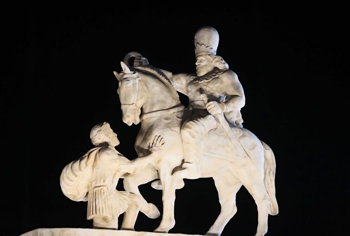 خیابان شاپور در تهران بد بود، مجسمه او خوب است!/ نام خبرگزاری رسمی کشور پارس بود، به خبرگزاری جمهوری اسلامی تغییر کرد/  از کی یهو ناسیونالیست شدند؟