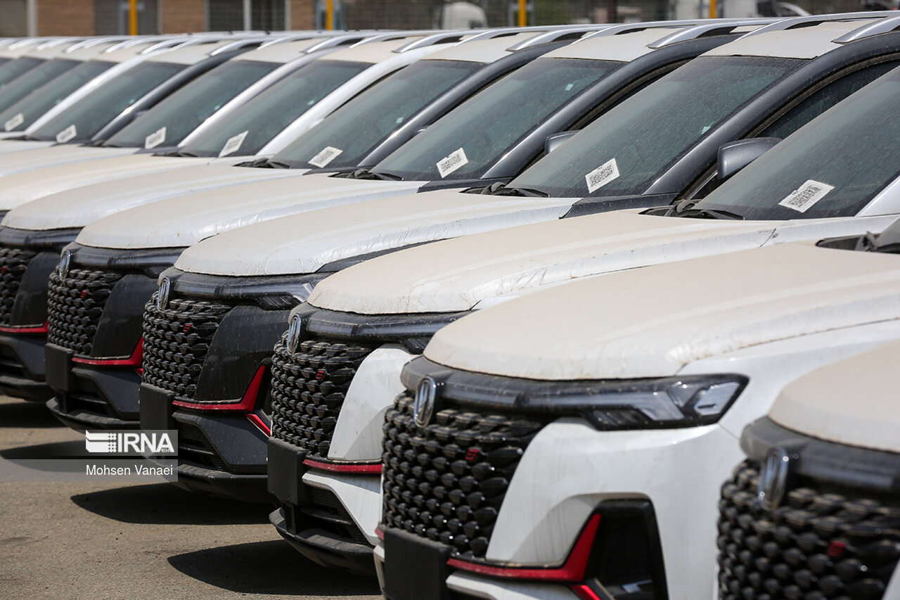 درخواست ثبت سفارش برای ۷۵ هزار دستگاه خودروی وارداتی/ ۳۱ هزار خودروی خارجی ترخیص شد