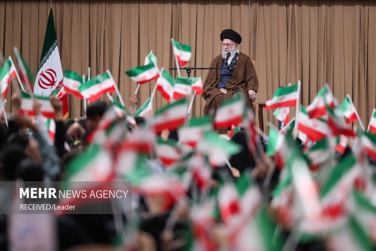 دیدار دانش‌آموزان و دانشجویان با رهبر معظم  انقلاب اسلامی