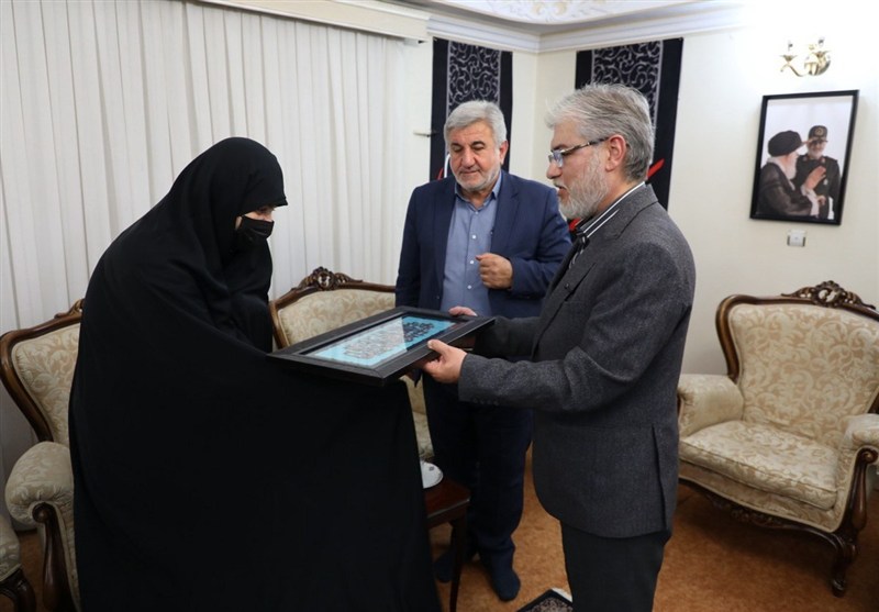 دیدار وزیرعلوم با خانواده شهید سلامی – تسنیم دیدار وزیرعلوم با خانواده شهید سلامی – تسنیم