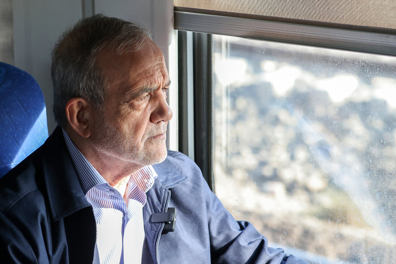 دیدار پزشکیان با جمعی از علما و روحانیون استان کردستان + تصویر دیدار پزشکیان با جمعی از علما و روحانیون استان کردستان + تصویر