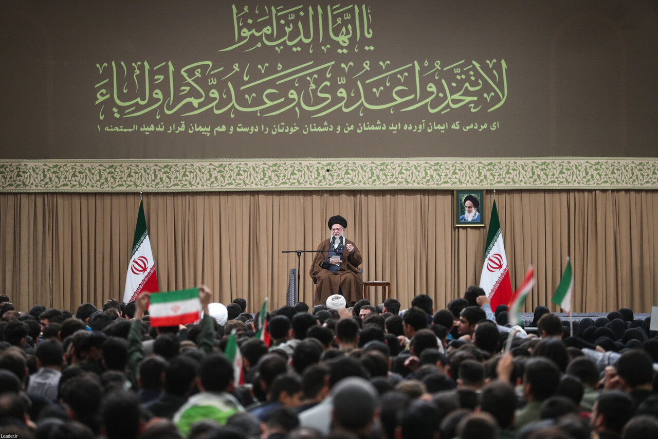 رهبر انقلاب: اختلاف جمهوری اسلامی و آمریکا، ذاتی است و نه تاکتیکی/ ۱۳ آبان روز افتخار و پیروزی است؛ این روز نباید از حافظه ملی پاک شود رهبر انقلاب: اختلاف جمهوری اسلامی و آمریکا، ذاتی است و نه تاکتیکی/ ۱۳ آبان روز افتخار و پیروزی است؛ این روز نباید از حافظه ملی پاک شود