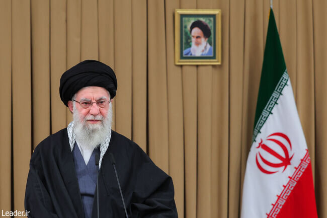 رهبر انقلاب: در جنگ ۱۲ روزه، ملت ایران، آمریکا و رژیم صهیونیستی را شکست داد/شایعات درباره ارسال با واسطه پیغام از طرف ایران به آمریکا دروغ محض است