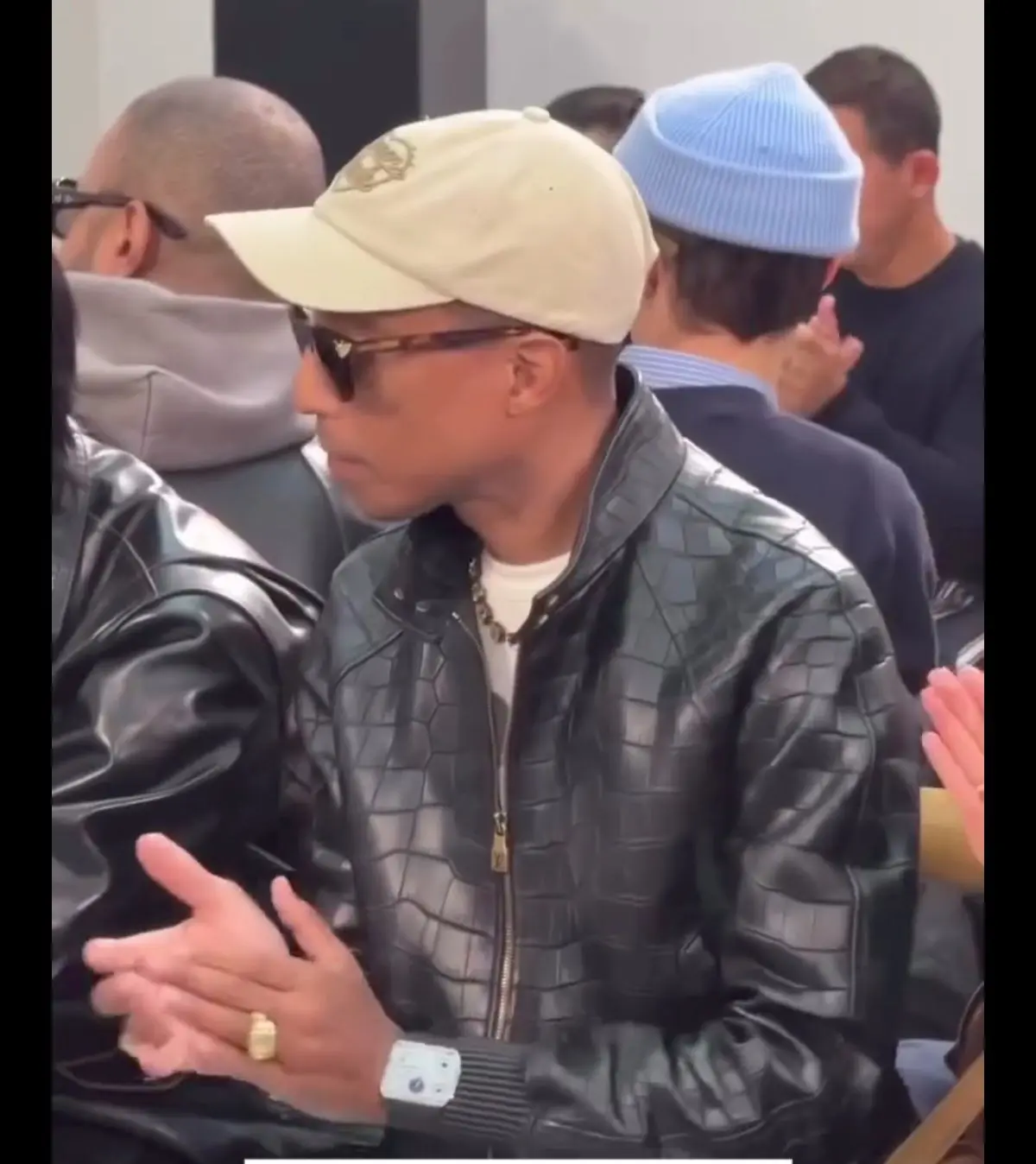 سبک ترین و باریک ترین ساعت دنیا دست فارل ویلیامز در هفته مد پاریس/ویدیو