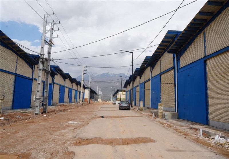 سرکشی معاون سازمان بازرسی از واحدهای صنعتی صفادشت با حضور خبرنگاران – تسنیم