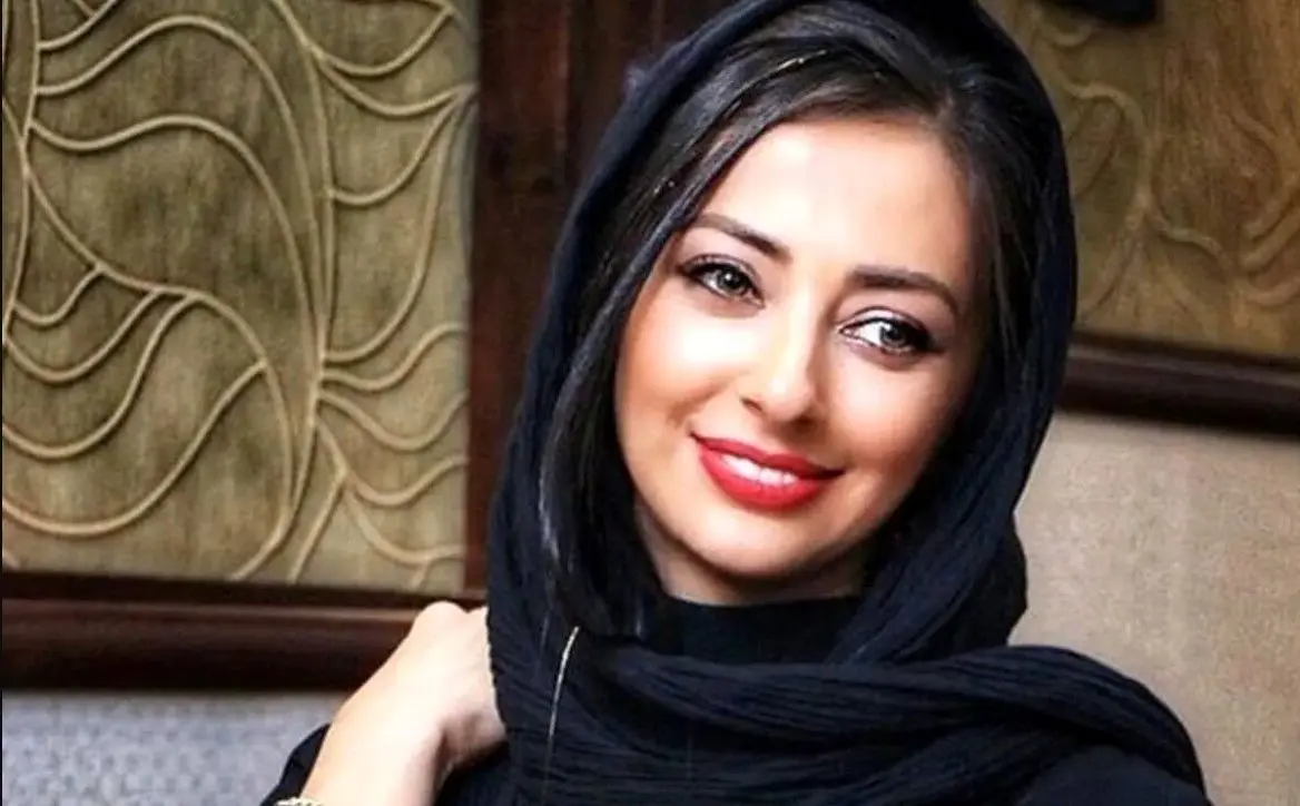 سلفی ماشینی خانم بازیگر و اکسسوری های جذابش