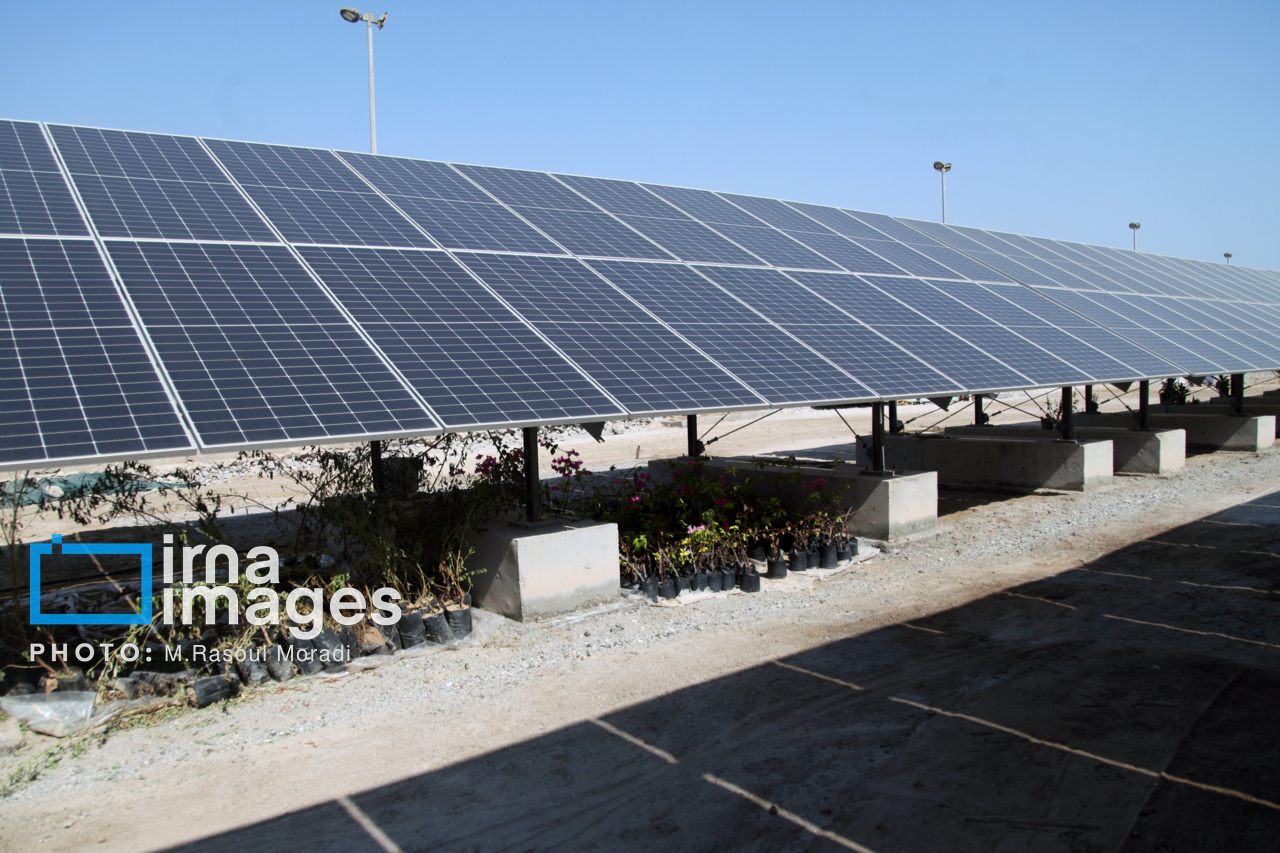 شست و شوی پنل های خورشیدی چقدر در تولید برق موثر است؟ شست و شوی پنل های خورشیدی چقدر در تولید برق موثر است؟