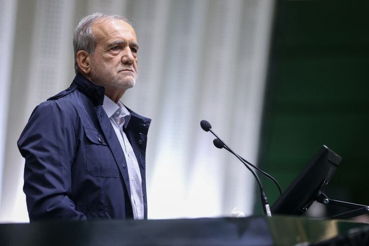 شکار لحظه‌های خاص حضور پزشکیان در جلسه علنی مجلس + عکس