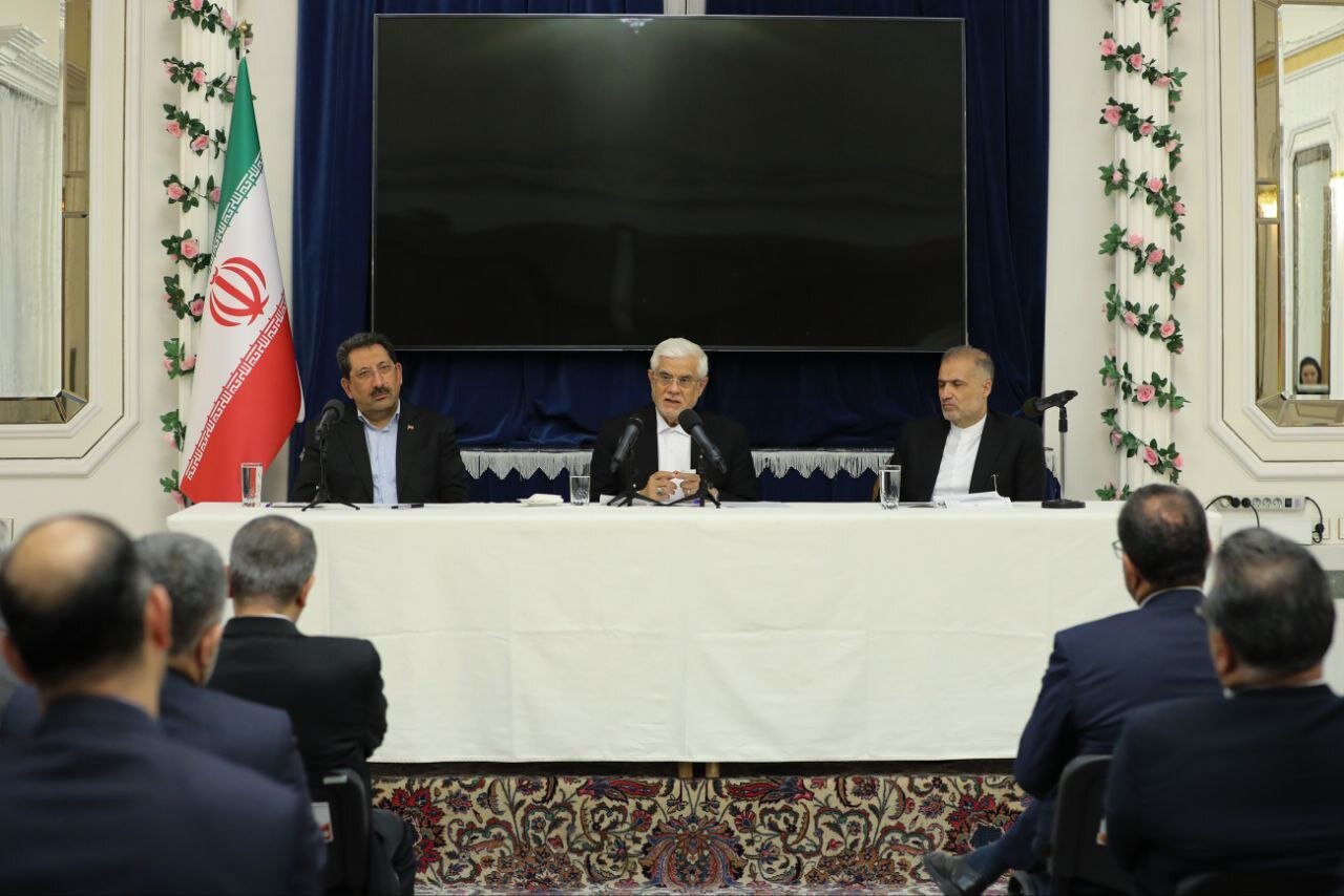 عارف: ایران‌هراسی تاثیری در افکار عمومی مردم روسیه نداشته است