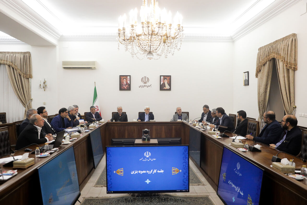 عارف: عواید حاصل از مصوبه بنزین در قالب کالابرگ به مردم ارائه میشود عارف: عواید حاصل از مصوبه بنزین در قالب کالابرگ به مردم ارائه میشود