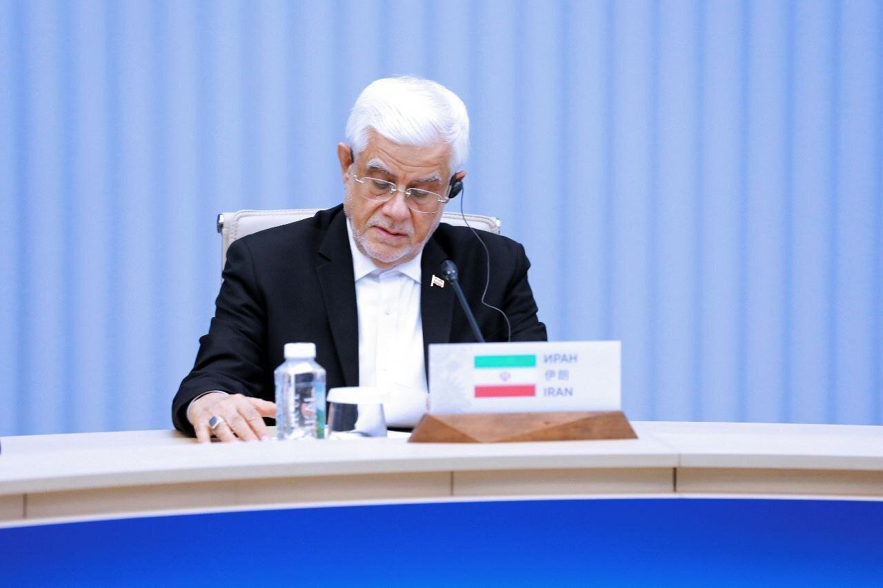 عارف:حمله به تأسیسات هسته‌ای و غیرنظامیان خلاف موازین بین‌ المللی است