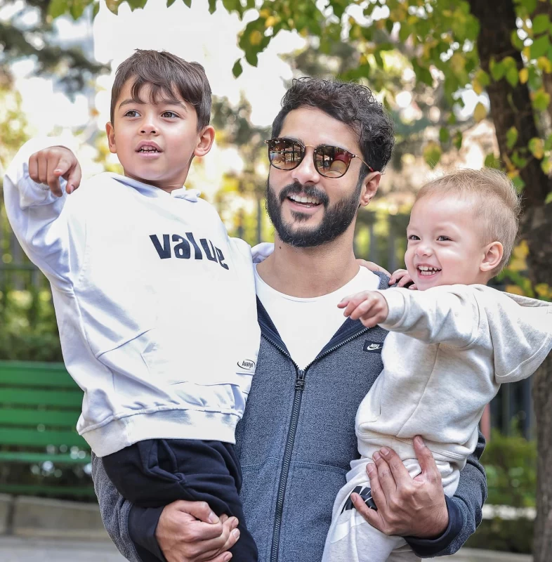 قاب خانوادگی تازه ساعد سهیلی نگاه‌ها را به خود جذب کرد + عکس