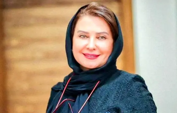 لعیا زنگنه با استایل جین غوغا کرد