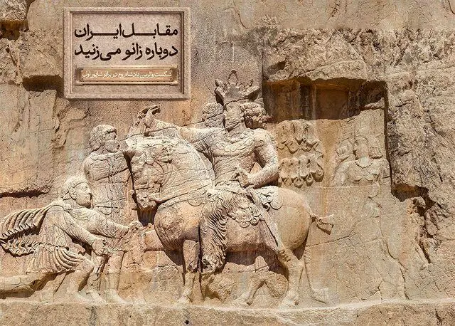 مجسمه‌ای متفاوت در قلب تهران | «زانو زنندگان برابر ایران» به میدان انقلاب آمد