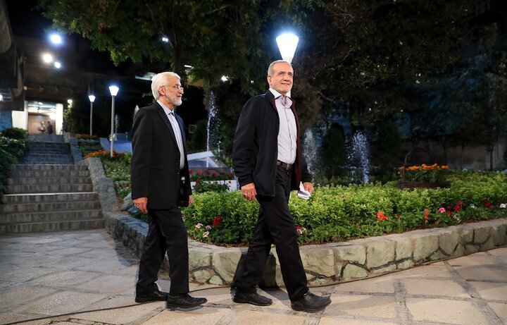 مسعود یا سعید جمهور؛ دو رئیس جمهور در یک اقلیم؟ یکی در سایه و یکی در روشنایی/ خیز دلوپسان برای انتخابات ۱۴۰۷ مسعود یا سعید جمهور؛ دو رئیس جمهور در یک اقلیم؟ یکی در سایه و یکی در روشنایی/ خیز دلوپسان برای انتخابات ۱۴۰۷