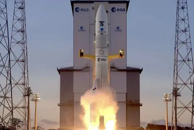 موشک «آریان ۶» یک ماهواره رصد زمین را پرتاب کرد موشک «آریان ۶» یک ماهواره رصد زمین را پرتاب کرد