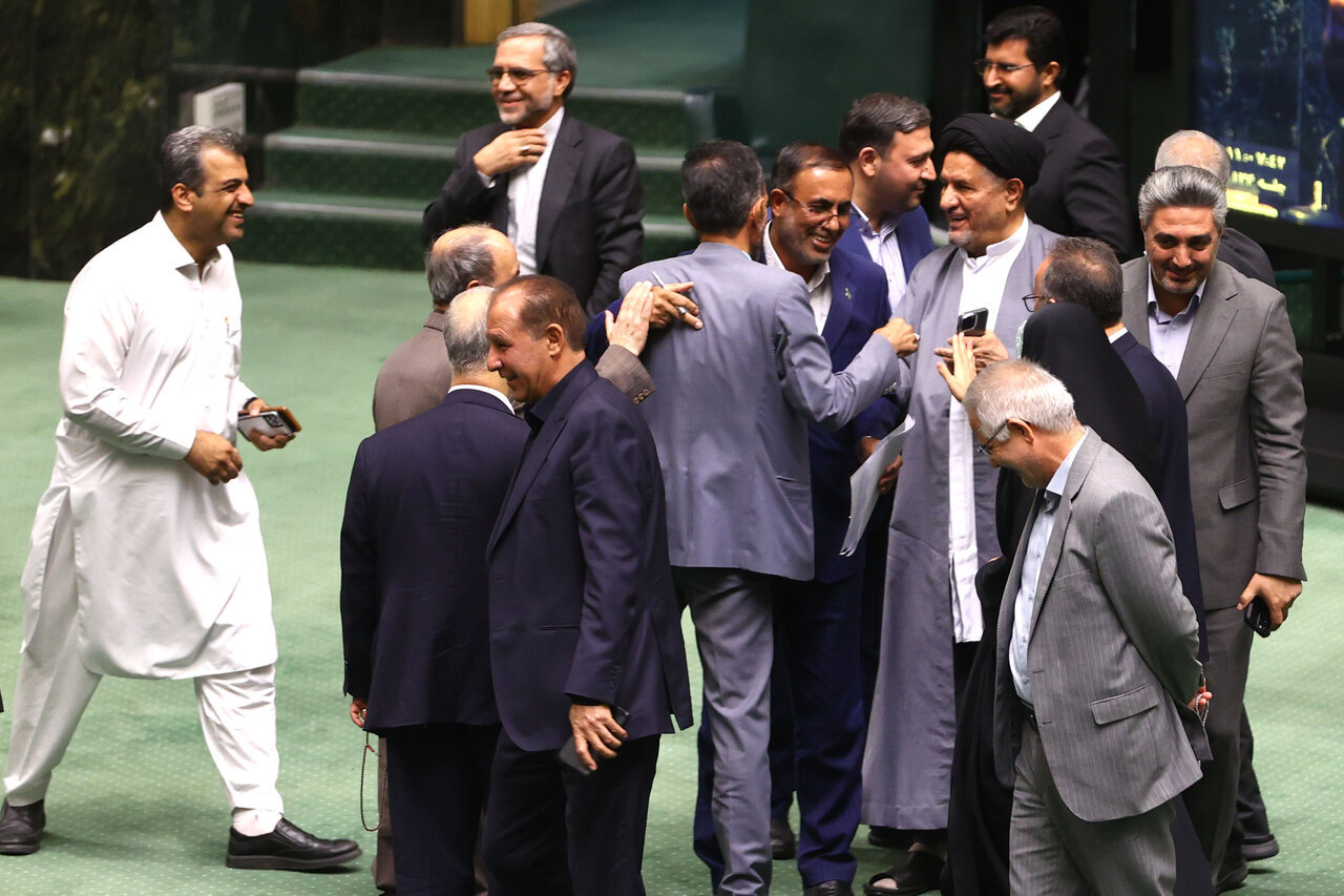 نامه هشدار تورمی ۵۱ نماینده به مسئولان ارشد نظام+جزئیات نامه هشدار تورمی ۵۱ نماینده به مسئولان ارشد نظام+جزئیات