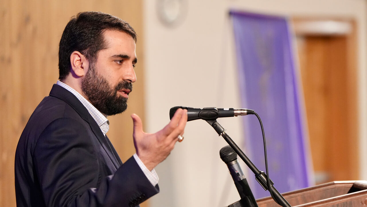 نباید در فضای مجازی تابع قوانین دیگر کشورها باشیم نباید در فضای مجازی تابع قوانین دیگر کشورها باشیم
