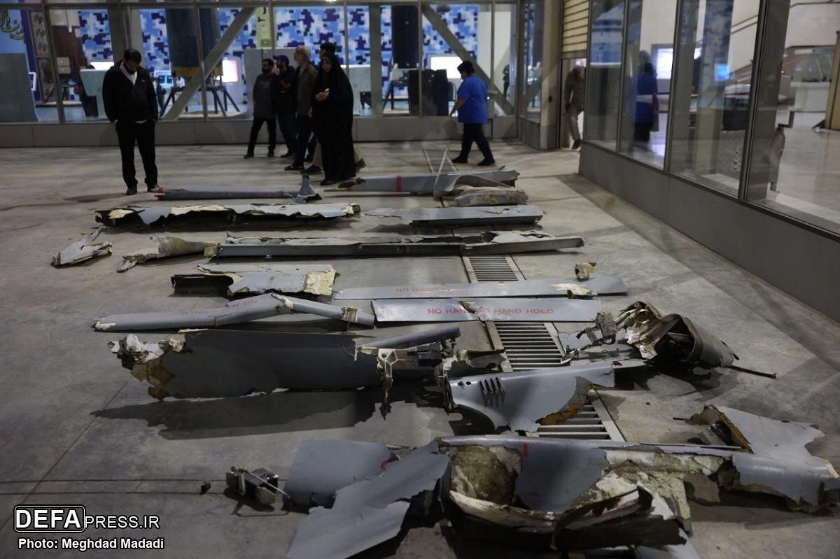 نمایش لاشه پهپادهای «هرون» و «هرمس» اسرائیل در نمایشگاه هوافضای سپاه/ تصاویر تجهیزات پیشرفته ارتش صهیونیستی در جنگ 12 روزه نمایش لاشه پهپادهای «هرون» و «هرمس» اسرائیل در نمایشگاه هوافضای سپاه/ تصاویر تجهیزات پیشرفته ارتش صهیونیستی در جنگ 12 روزه