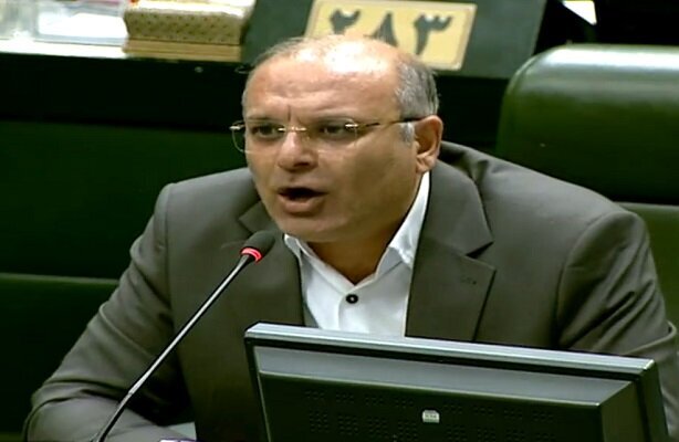 نماینده مجلس: بعد از جنگ ۱۲ روزه مردم تلاش می‌کنند تا به زندگی عادی برگردند/ دیگر دعوای زرگری جواب نمی‌دهد/ سیاسیون دست از تنش بردارند