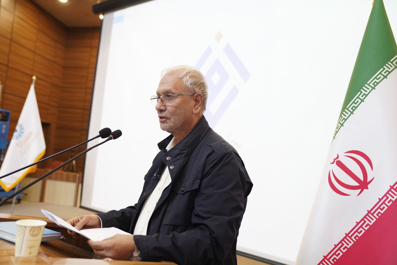 هنر به عنوان یک میانجی اجتماعی در کنار رنج‌ها و آلام مردم بوده و هست