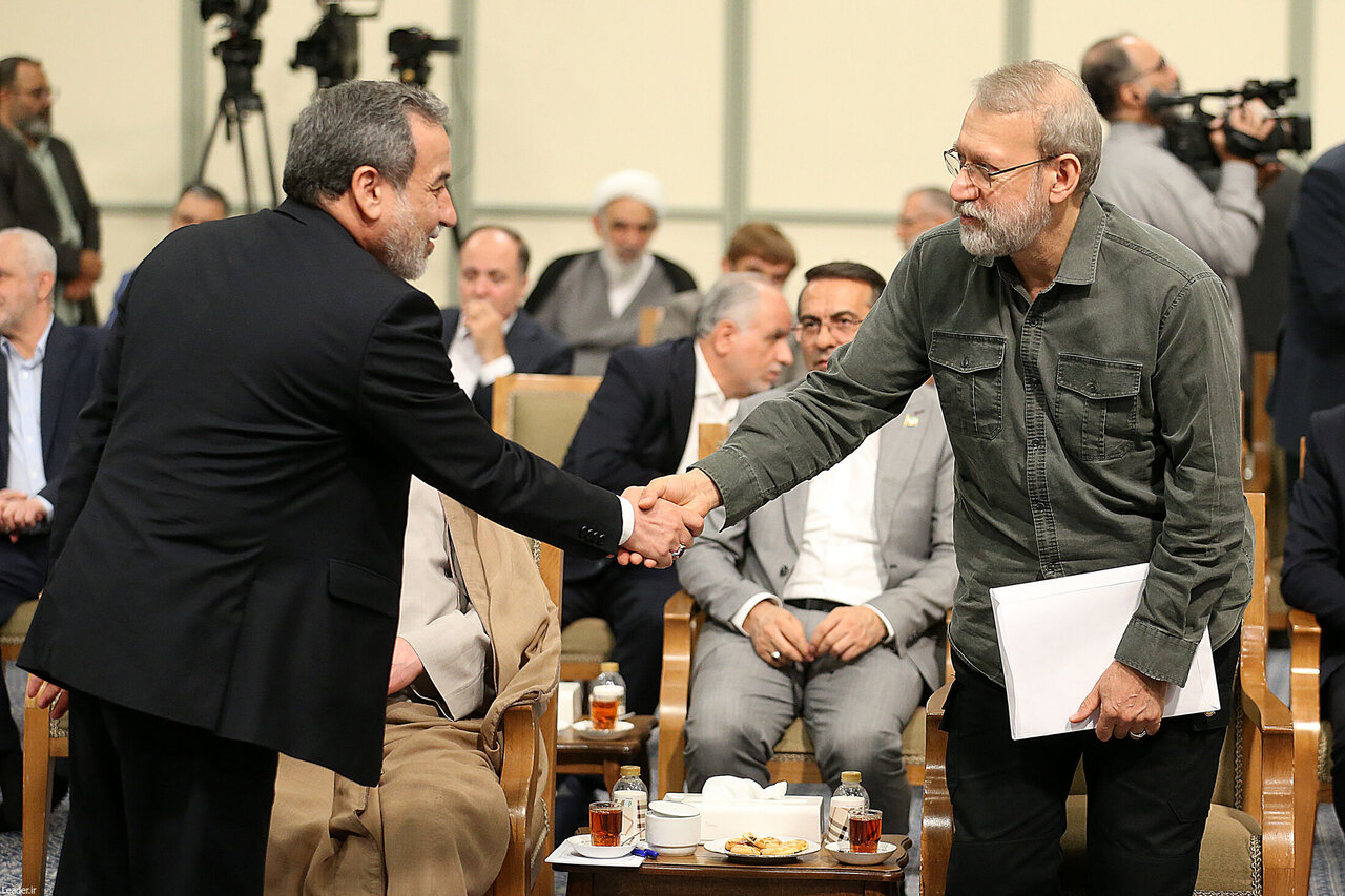 واکنش عراقچی به اظهارات لاریجانی درباره پیام تهدیدآمیز آمریکا/ مذاکره غیر مستقیم با آمریکا در دستورکار است؟ واکنش عراقچی به اظهارات لاریجانی درباره پیام تهدیدآمیز آمریکا/ مذاکره غیر مستقیم با آمریکا در دستورکار است؟