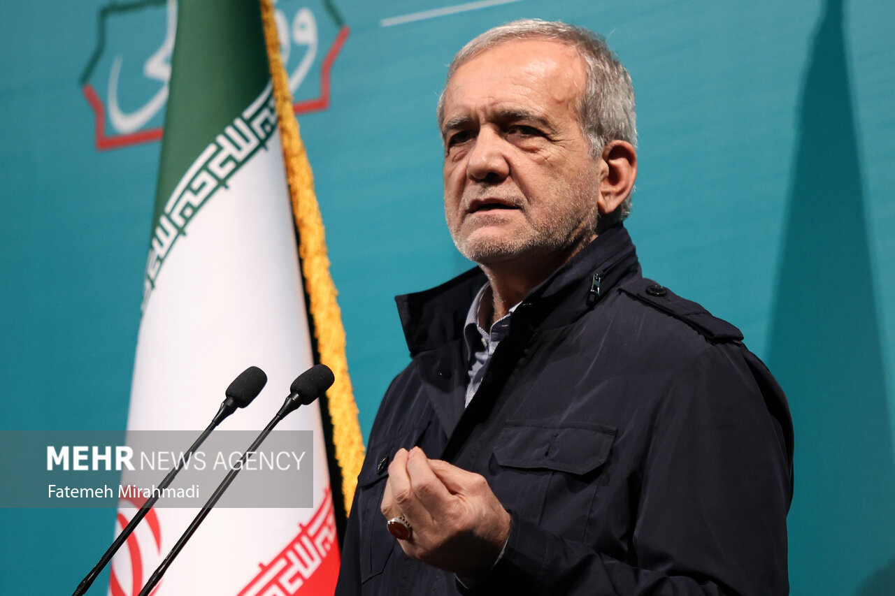 پزشکیان: کتاب و کتابخوانی گره از مشکلات می‌گشاید